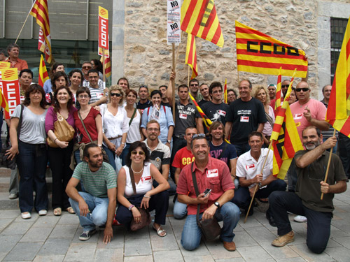 Els treballadors de l'Ajuntament de Palamós que ahir es van manifestar a Girona.