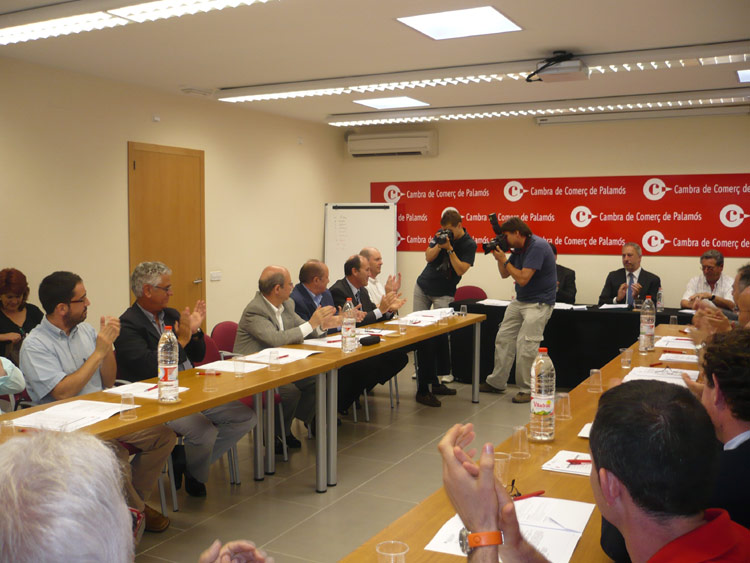 Un moment de l'acte de constitució del nou Ple de la Cambra de Palamós, ahir.
