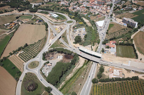 Vista aèria de la C-31 al seu pas per Calonge.