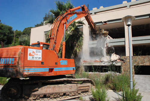 Enderroc de l'Armonia Resort, aquest matí.