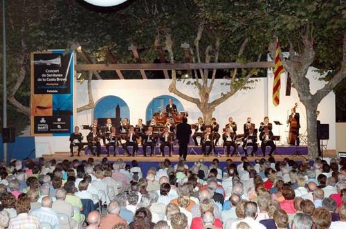 Imatge d'arxiu del Concert de Sardanes de la Costa Brava a l'Arbreda. (Fotografia cedida per Josep 

Lois).