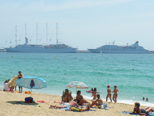 El Wind Surf i el Seabourn Legend, avui al moll comercial.
