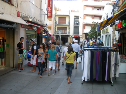 El carrer Major de Palamós, un dels principals eixos comercials del municipi.