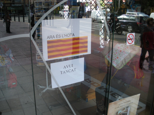 Una botiga de Palamós tancada, aquest matí.