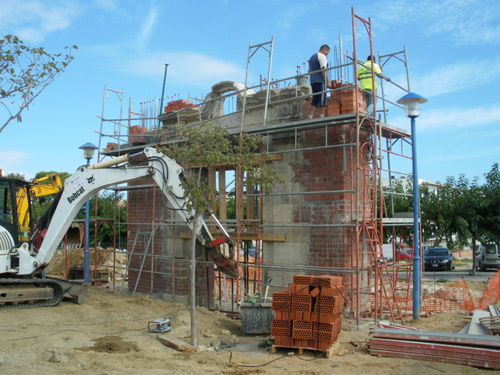 Reconstrucció de la portalada de l'antic convent dels Agustins.