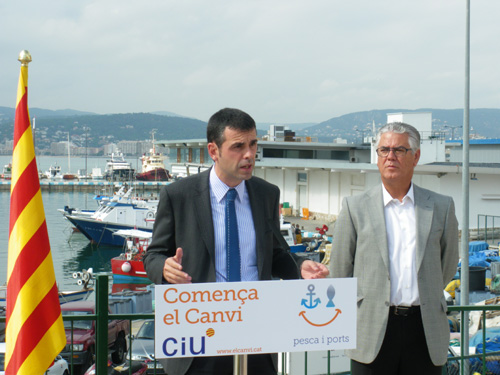 Santi Vila, acompanyat del candidat de CiU a l'alcaldia de Palamós, Kelo Martí.