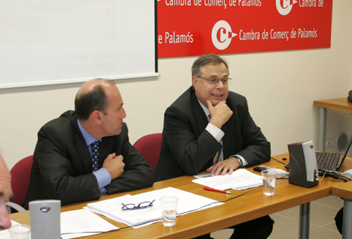 Lluís Sala, a la dreta, acompanyat del president de la Cambra de Palamós, Xavier Ribera.