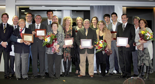 Fotografia de grup dels premiats ahir en la festa anual del Gremi d'Hostaleria.