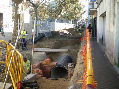 Les obres al carrer de Jacint Verdaguer, avui.