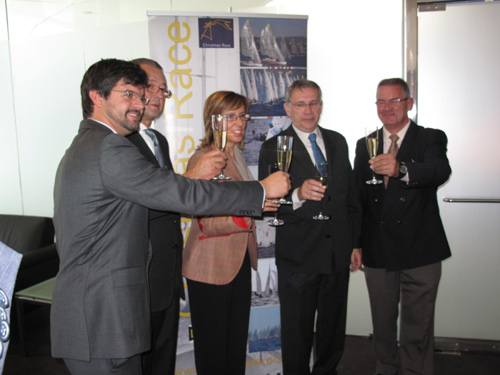 Els representants de les diferents entitats i institucions, en la presentació d'avui. (Fotografia: Alfred Farré).