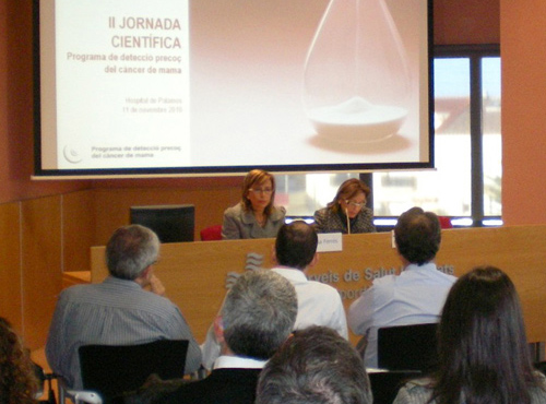 L'alcaldessa Teresa Ferrés i la delegada de Salut, Marta Pedrerol, al fons, en l'obertura de la jornada.