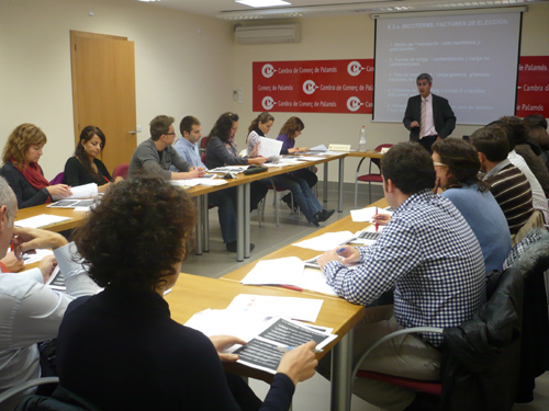 Moment del seminari a la sala d'actes de la Cambra de Comerç de Palamós.