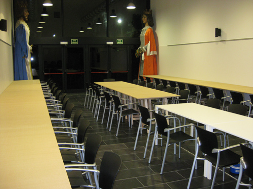 Imatge de l'aula d'estudi a la biblioteca municipal.