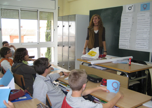 Imatge d'un taller d'equitat de gènere a una escola palamosina.