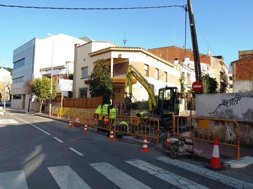 Inici de les obres de millora urbana al Pere Farreras.