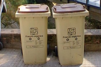 La matèria orgànica s'ha de desar al contenidor marró.