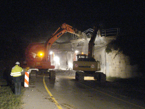Enderroc nocturn d'un pont a la C-31 a Palamós, en una imatge d'arxiu.