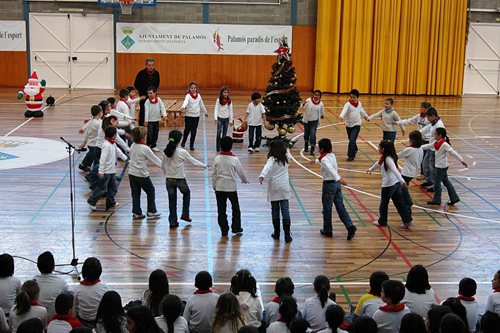 El Pavelló acull l'espectacle de cloenda del primer trimestre de curs de l'escola Vila-romà.