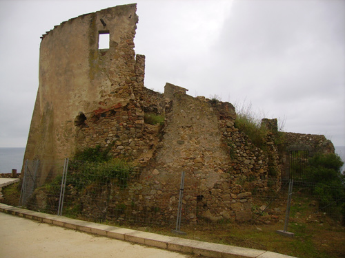L'estat actual del castell de Sant Esteve de Mar.