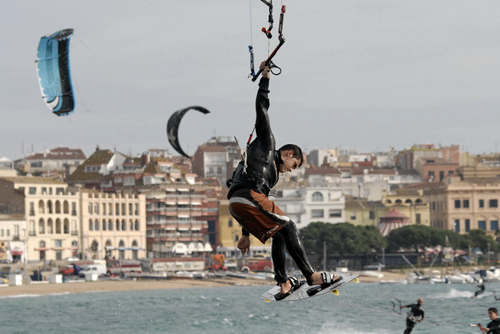 Kite-surf en aigües de Palamós. (Fotografia cedida per Josep Lois).
