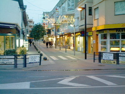 El carrer de Dídac Garrell, un dels eixos comercials de Palamós.