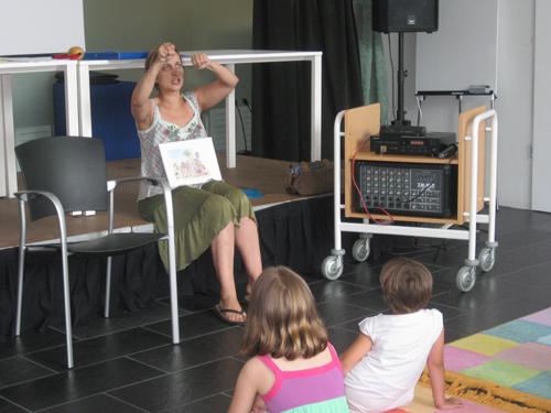 Una activitat infantil a la biblioteca de Palamós, en una imatge d'arxiu.