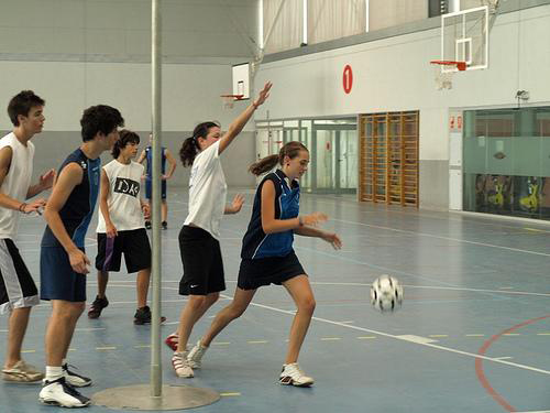 El còrfbol és una dels esports que promou l'AEE IES Palamós.