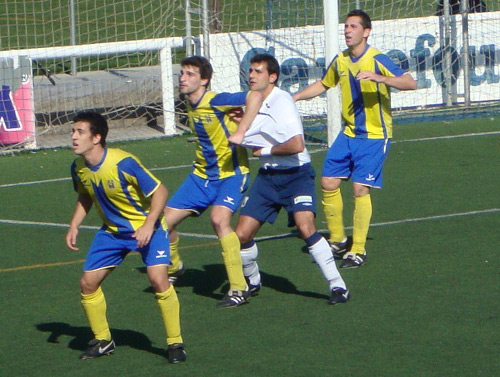 Una acció del Prat-Palamós d'ahir. (Foto: Sergi Cortés).