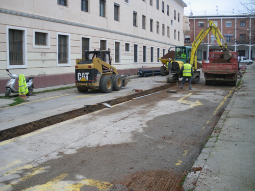 Obres del projecte 'Palamós millora' al carrer de la Mare de Déu de Montserrat.
