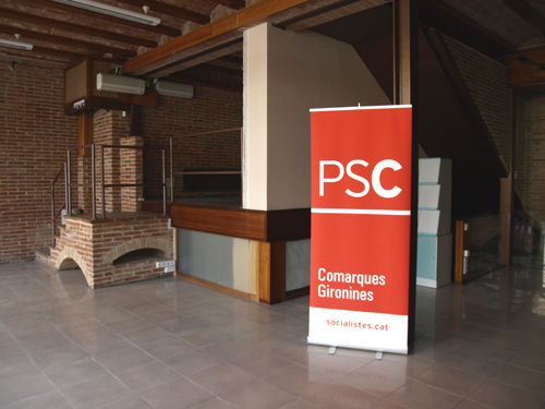 Entrada al local electoral del PSC a Palamós.