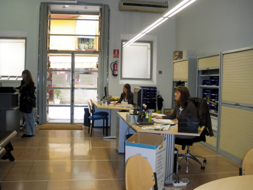 Treballadores de l'Ajuntament de Palamós en el seu lloc de feina.