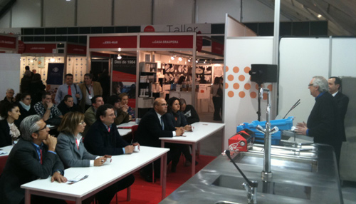 Antoni Bachiller, a la dreta, fent la presentació al Fòrum Gastronòmic.