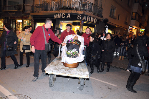 El Carnestoltes 2001 en el seu últim viatge. (Fotografia cedida per Enric Xicars).