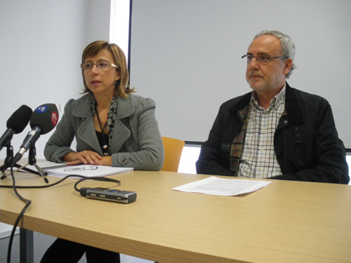 L'alcaldessa Teresa Ferrés i el regidor d'Urbanisme, Josep Buxeda, avui durant la presentació del PLH.
