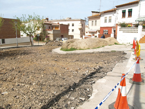 El carrer de Mossèn Gaspar Bosch, cantonada a Astruc Ravaia.