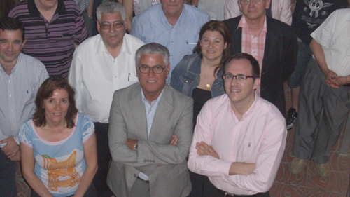 Kelo Martí, entre els presidents locals d'UDC i CDC, quan el van proclamar. 