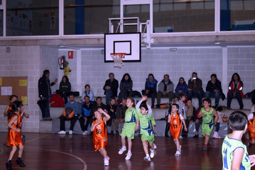 Un torneig de bàsquet infantil a l'Escola Vedruna de Palamós, en una imatge recent.