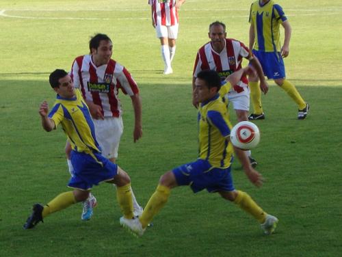 Una acció del partit d'ahir. (Foto: Sergi Cortés).