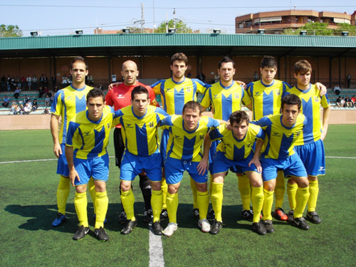 L'equip titular que va sortir ahir al camp del Cornellà. (Foto: Sergi Cortés).