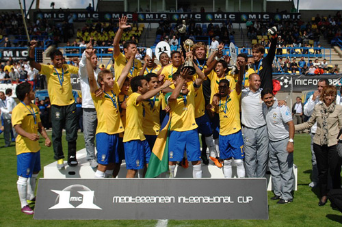 L'equip de la Selecció del Brasil, guanyador del torneig juvenil del MIC 2011.