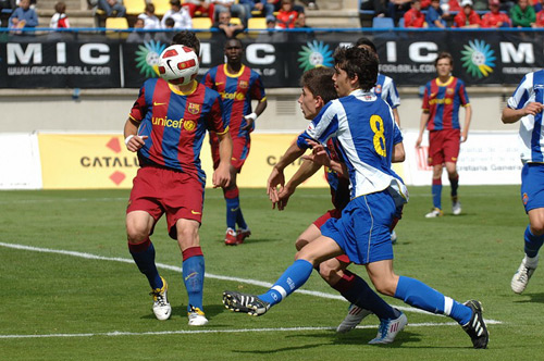 Un moment de la final cadet del MIC 2011, entre el Barça i l'Espanyol.