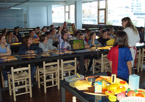 Alumnes de l'Escola Vedruna participant en aquesta activitat.
