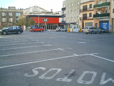L'aparcament de la Cooperativa, en temporada baixa.