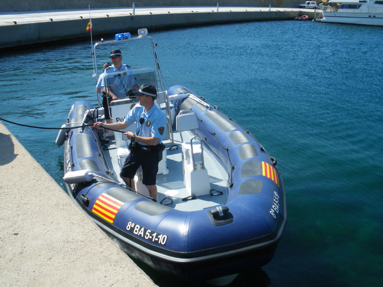 L'embarcació de la Policia Local de Palamós.