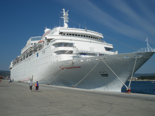 El Thomsom Dream al port de Palamós, aquesta temporada.