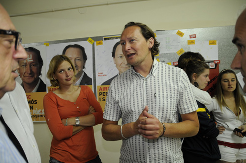 El regidor electe d'ERC, Dani Reixach, durant la nit electoral. (Foto: Josep Lois).