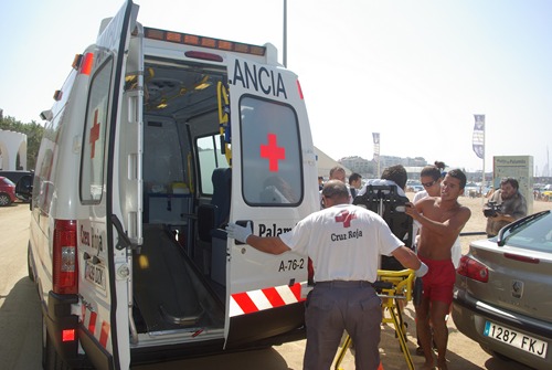 Voluntaris preventius de Creu Roja, en un simulacre a Palamós.