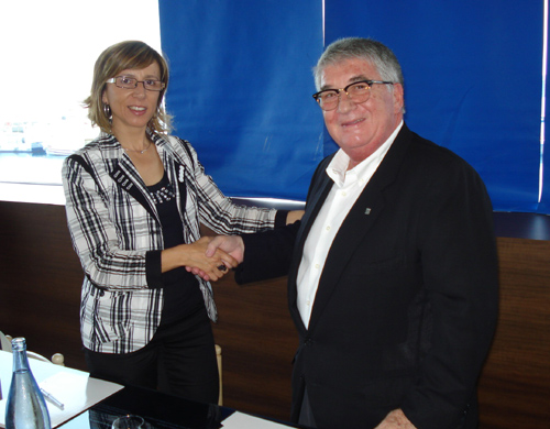 L'alcaldessa de Palamós, Teresa Ferrés, i el president de la Fundació Damm, Ramon Armadàs.