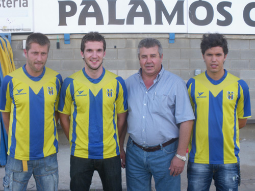 Giró, Gusó i Cabratosa, ahir amb el president del Palamós Club de Futbol, Miquel Aguilar.