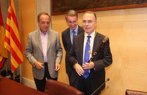 Jaume Torramadé, en primer terme, acabat de proclamar president de la Diputació de Girona.